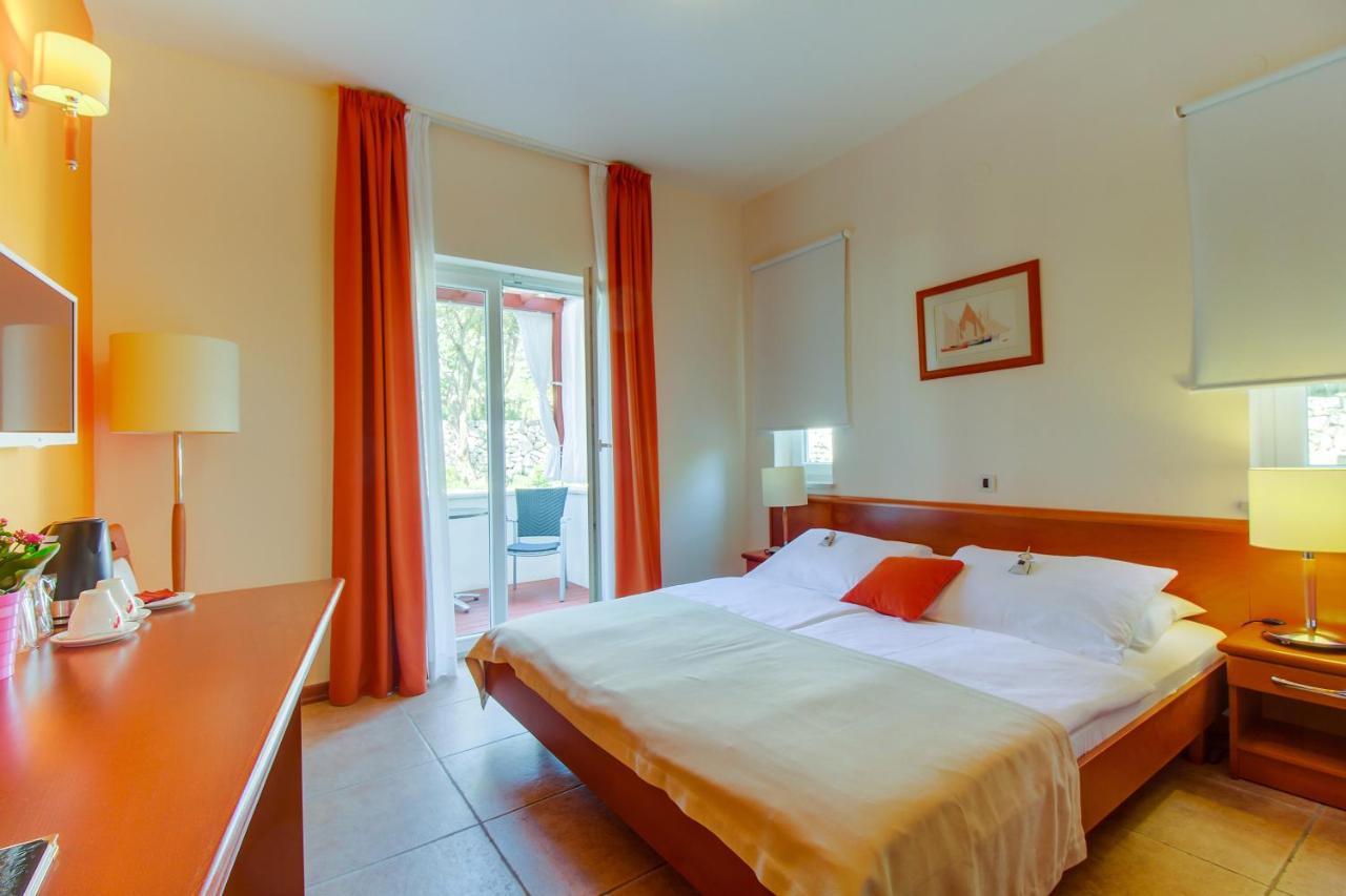 Hotel Manora Nerezine Εξωτερικό φωτογραφία